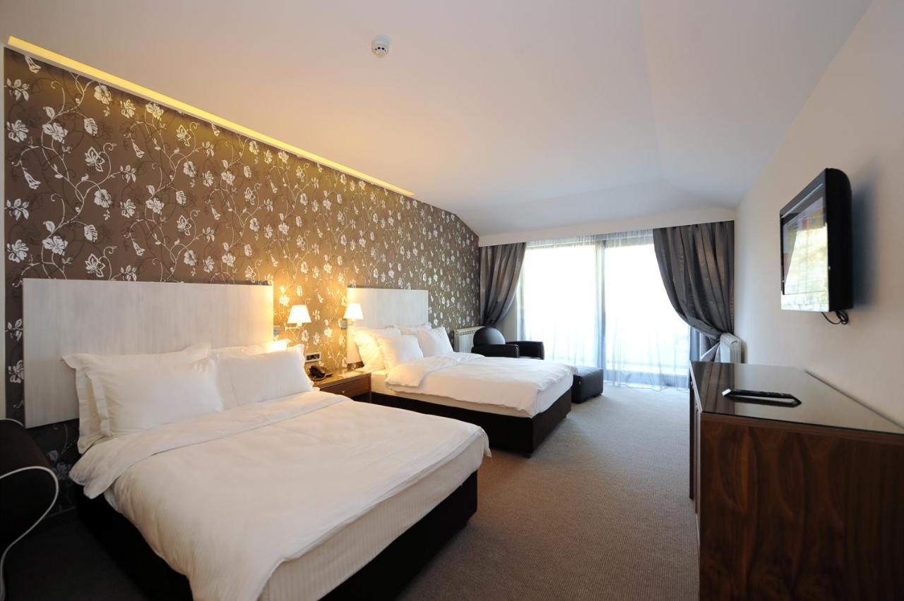 Hotel 1000 Ruza Belgrad Exterior foto