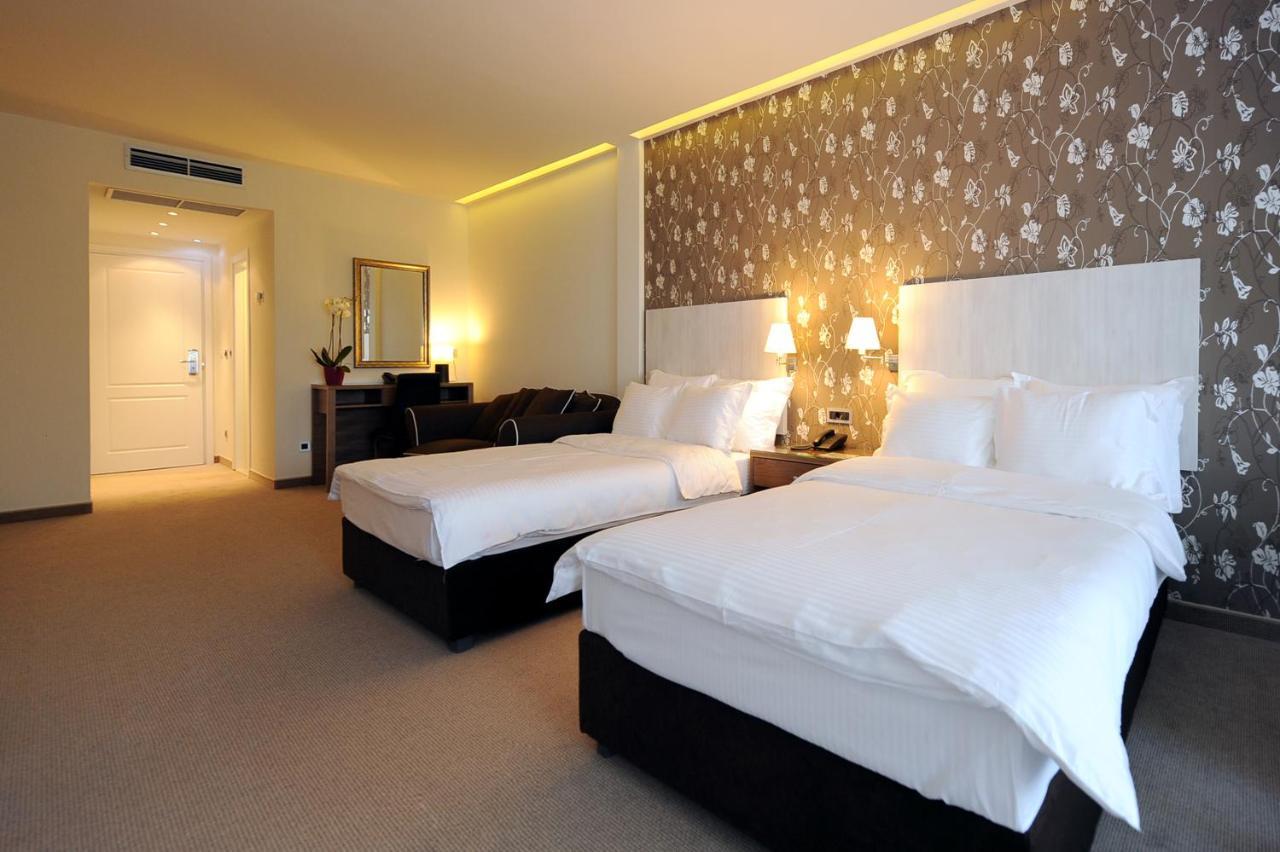 Hotel 1000 Ruza Belgrad Exterior foto