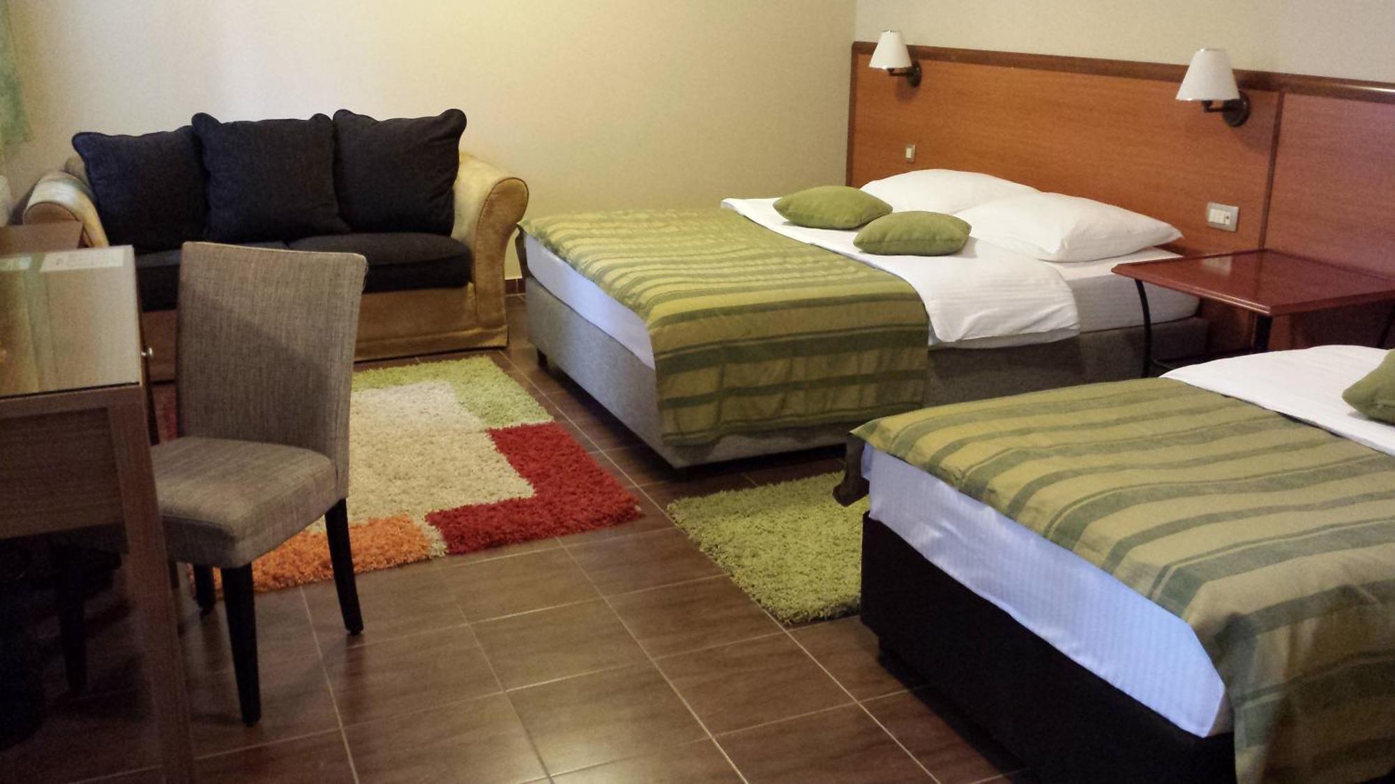 Hotel 1000 Ruza Belgrad Zimmer foto