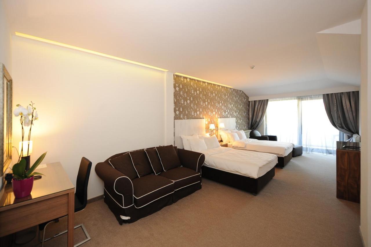 Hotel 1000 Ruza Belgrad Zimmer foto