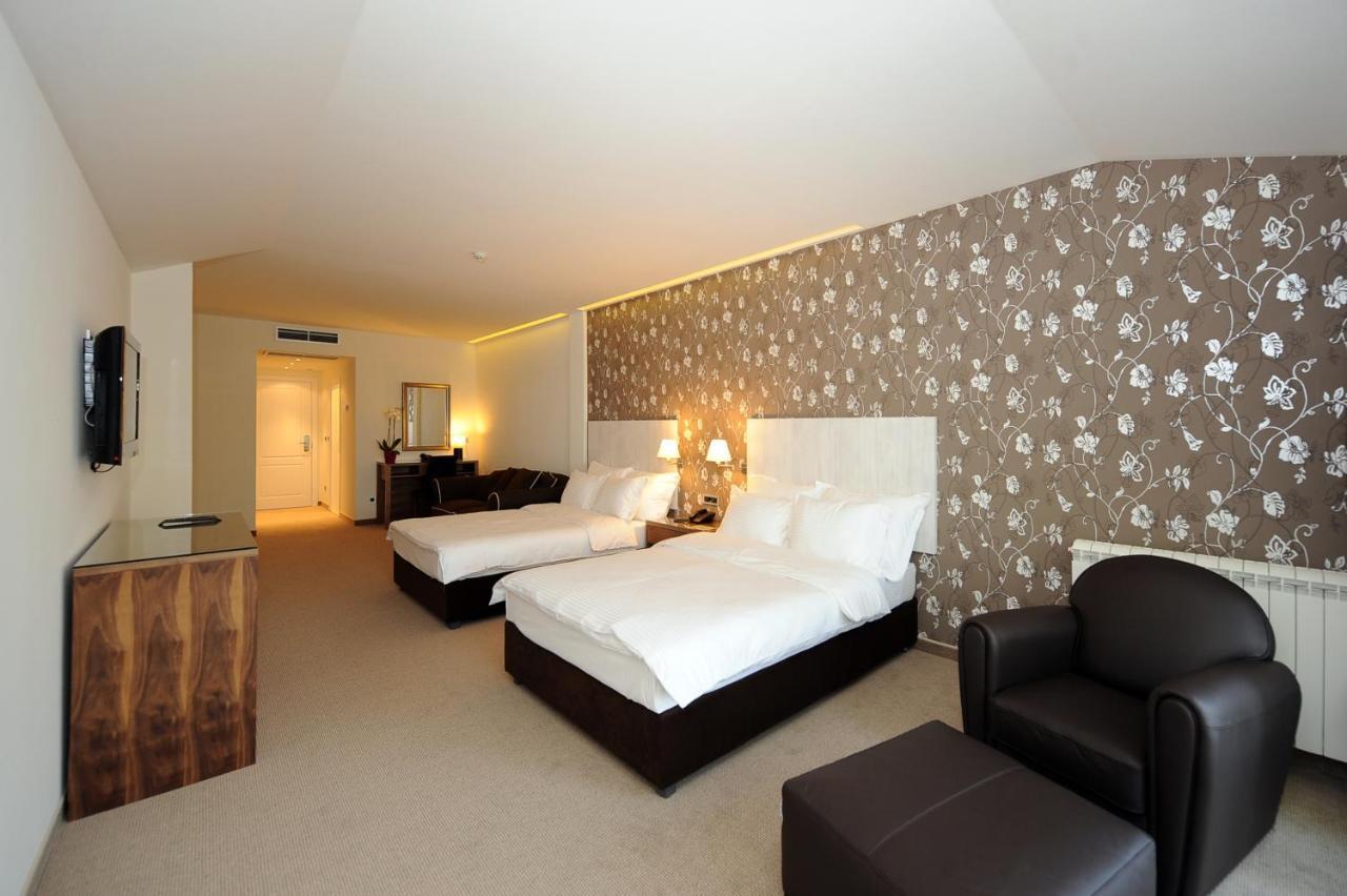 Hotel 1000 Ruza Belgrad Zimmer foto